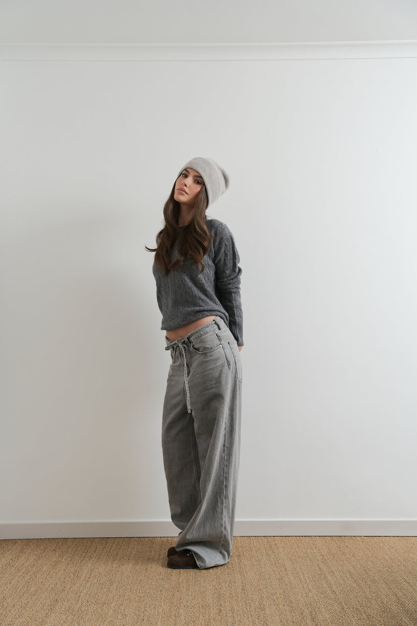 Cable knit sweater grey