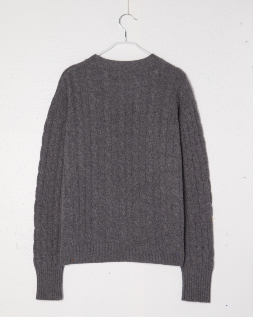 Cable knit sweater grey