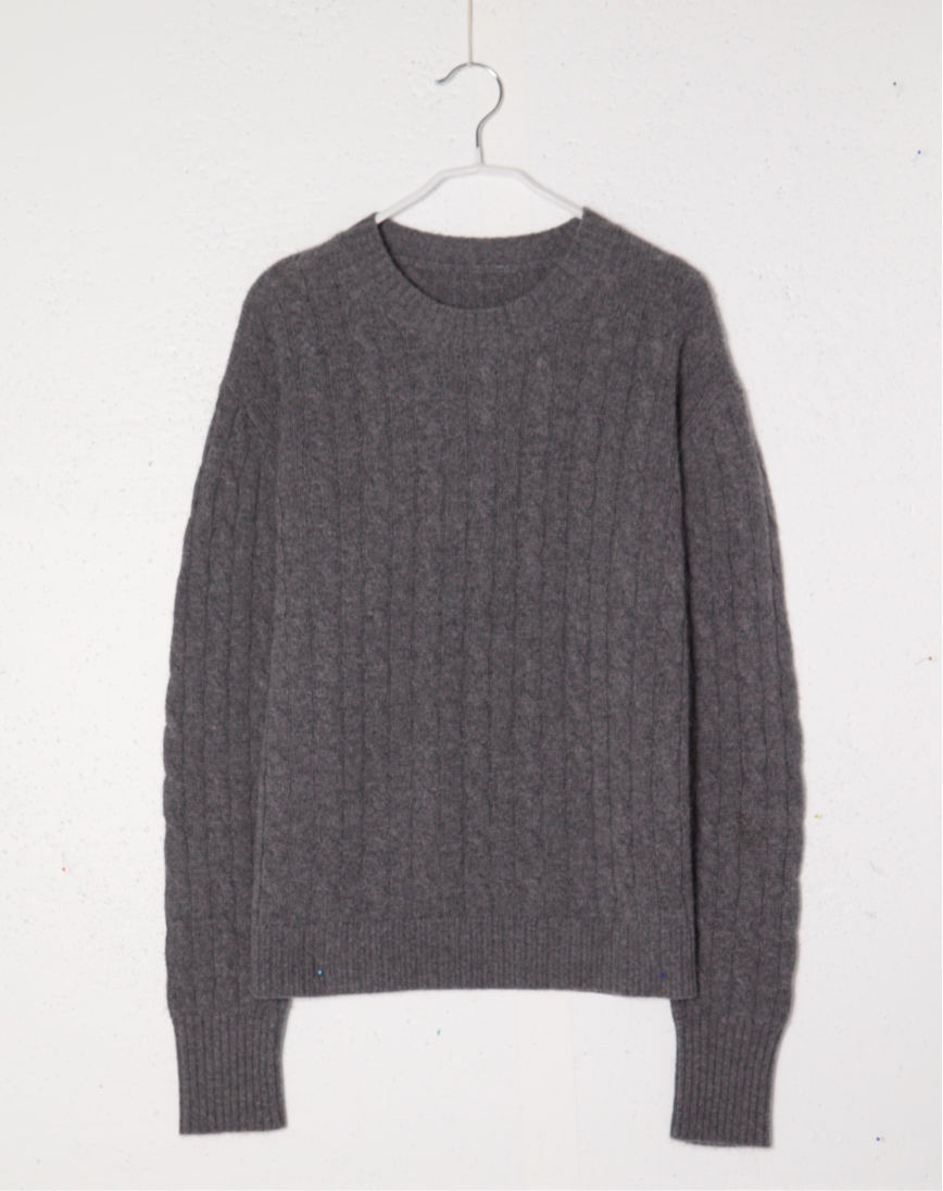 Cable knit sweater grey