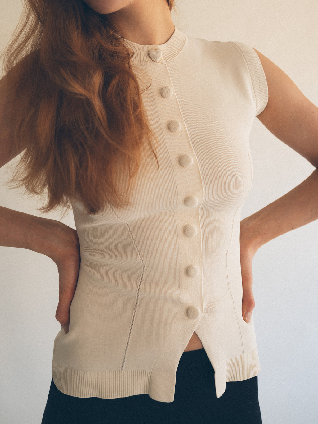 Knitted fitted top off white