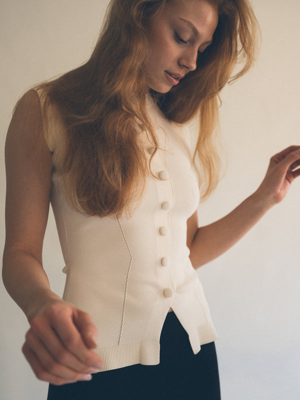 Knitted fitted top off white