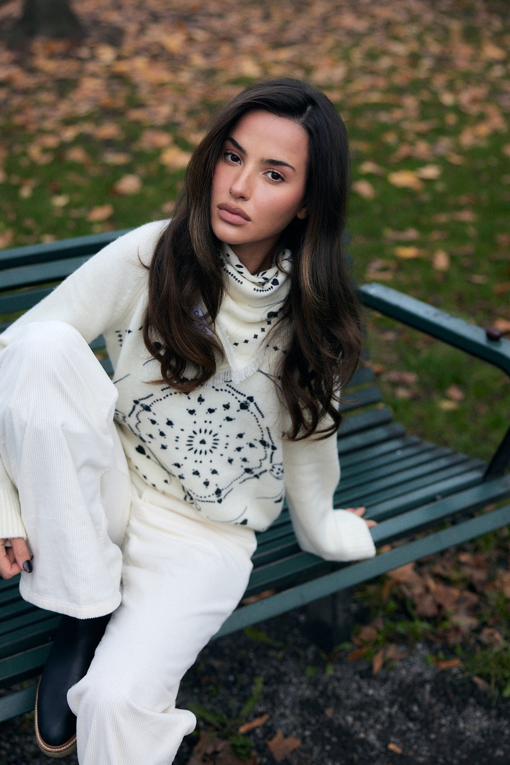 Bandana heart cashmere scarf white